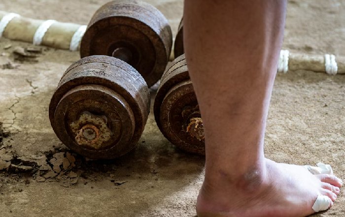 Article Image for Clangin' and Bangin': The Old-School Strength Trend Making a Comeback