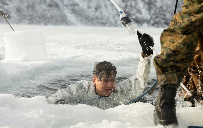 Article Image for The Unexpected Health Benefits of Cold Plunging